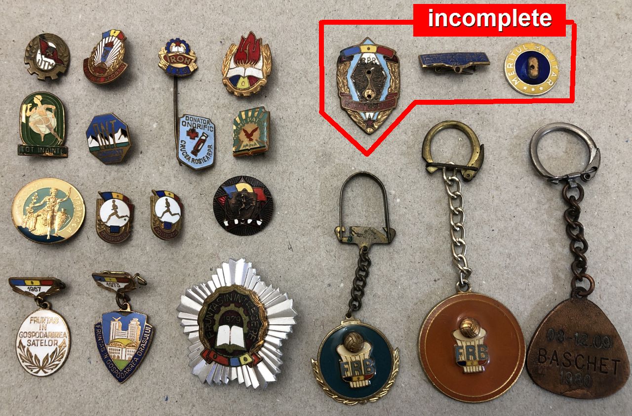 Bad faith Permanently Surrounded 37 de insigne și brelocuri comuniste, perioada RPR și RSR – kolectionarul.ro