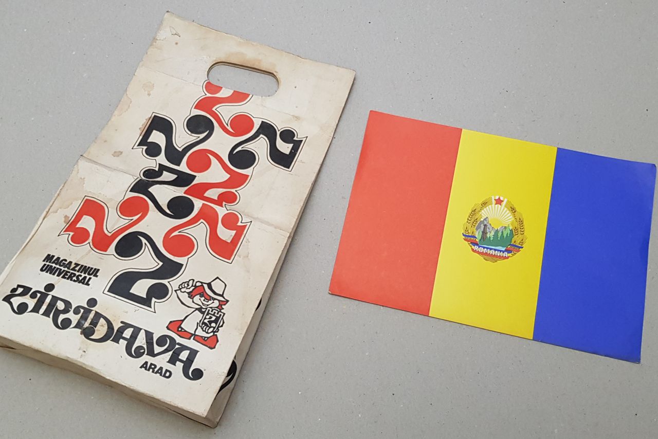 fan Decrement wooden Punga cadou 43x30x5cm, Ziridava Arad, perioada comunista + steag comunist  hartie, de defilare – kolectionarul.ro
